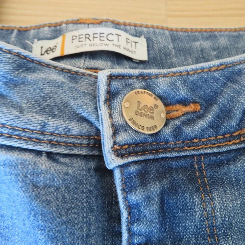 LEE - Perfect Fit Women's Jeans (Just Below Waist), Size 10 Medium, Pre-Owned - Picture 6 of 13
